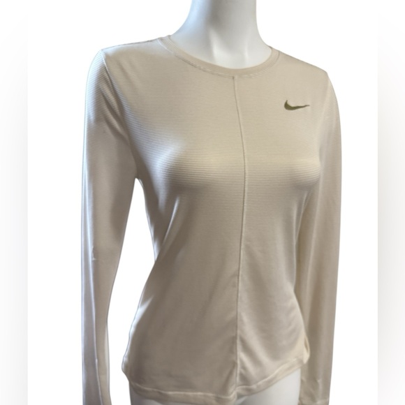 Nike Women's Dri-FIT Top Swift UV Long-Sleeve Running, Sz S - Picture 2 of 9